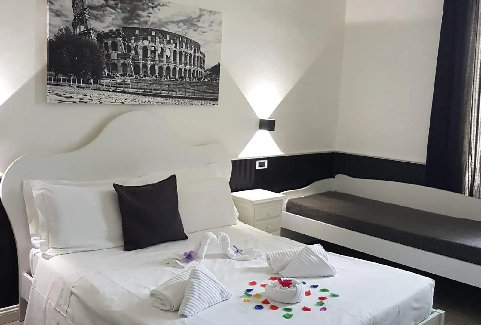 Smart Lux Suites Рим 0*,  Италия